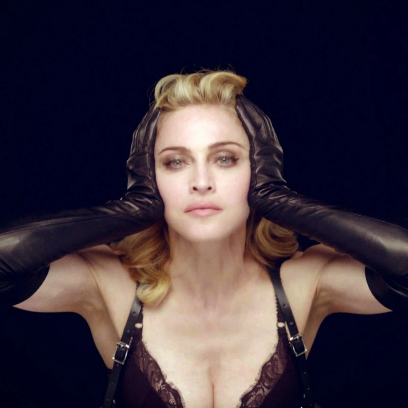 «NOBODY KNOWS ME» («MDNA TOUR» VERSION)
